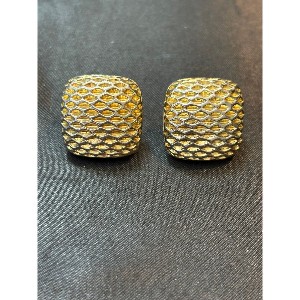 Vintage Gold Tone Pierced Metal Earrings Mesh Texture 17g 1 Inch